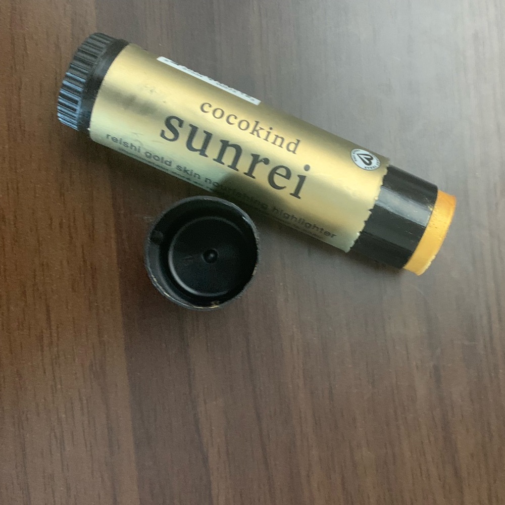 Cocokind Sunrei Highlighter | Lightly Swatched